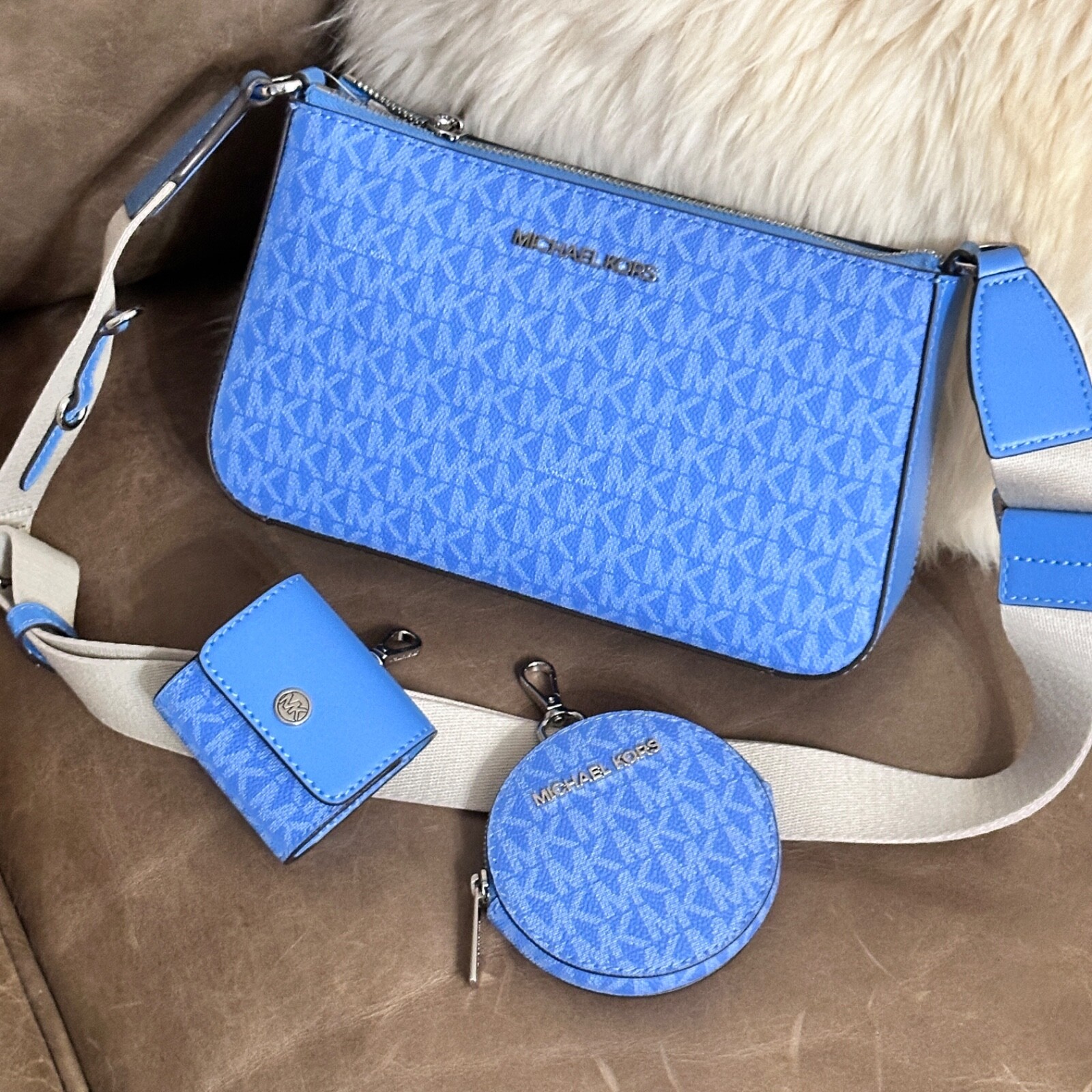Michael Kors Jet Set Crossbody Bag With Tech Case for Apple Michael Kors Jet Set Crossbody Bag With Tech Case for Apple