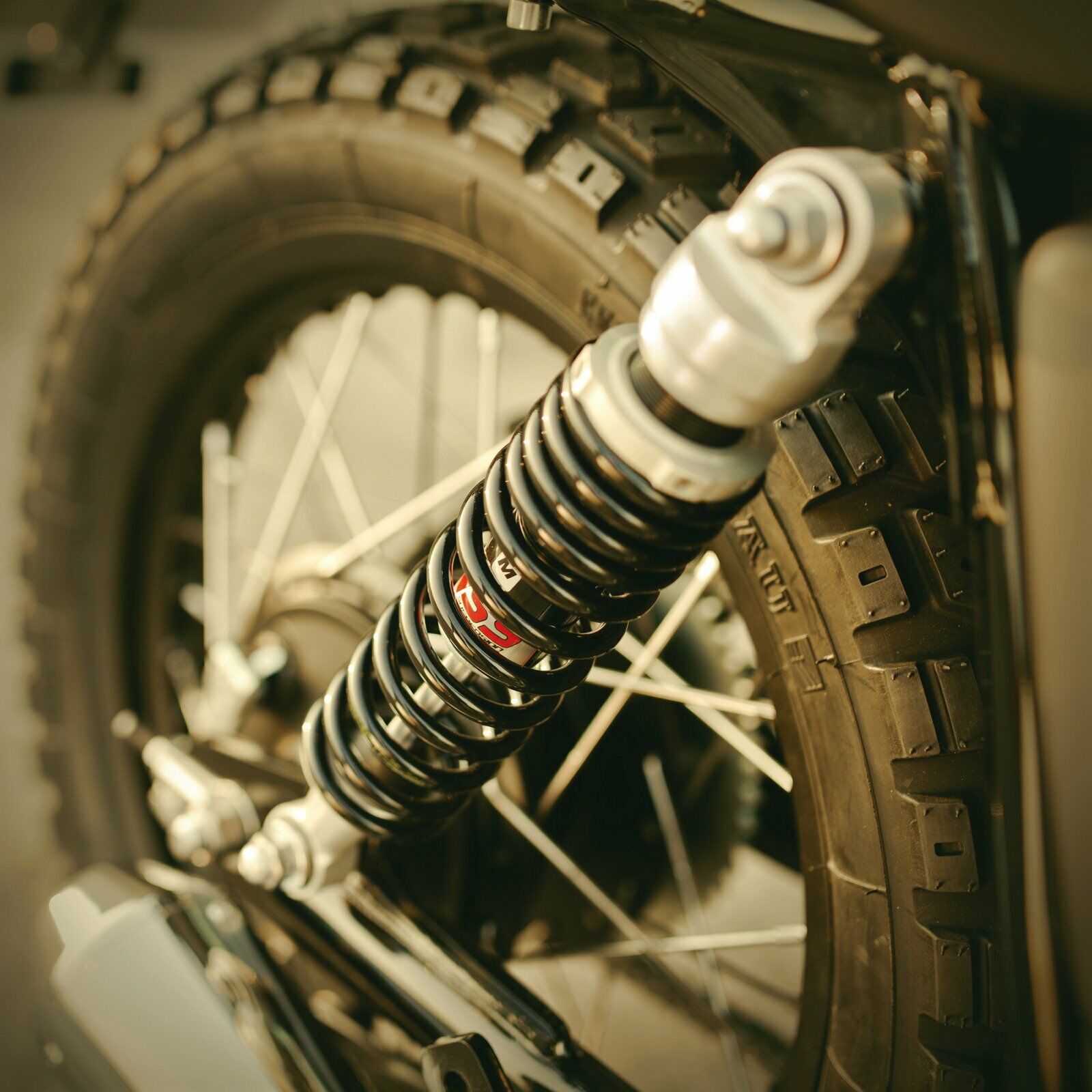 YSS Rear Shock Absorbers For Yamaha SR400 SR500 1 Pair YSS Rear Shock Absorbers For Yamaha SR400 SR500 1 Pair