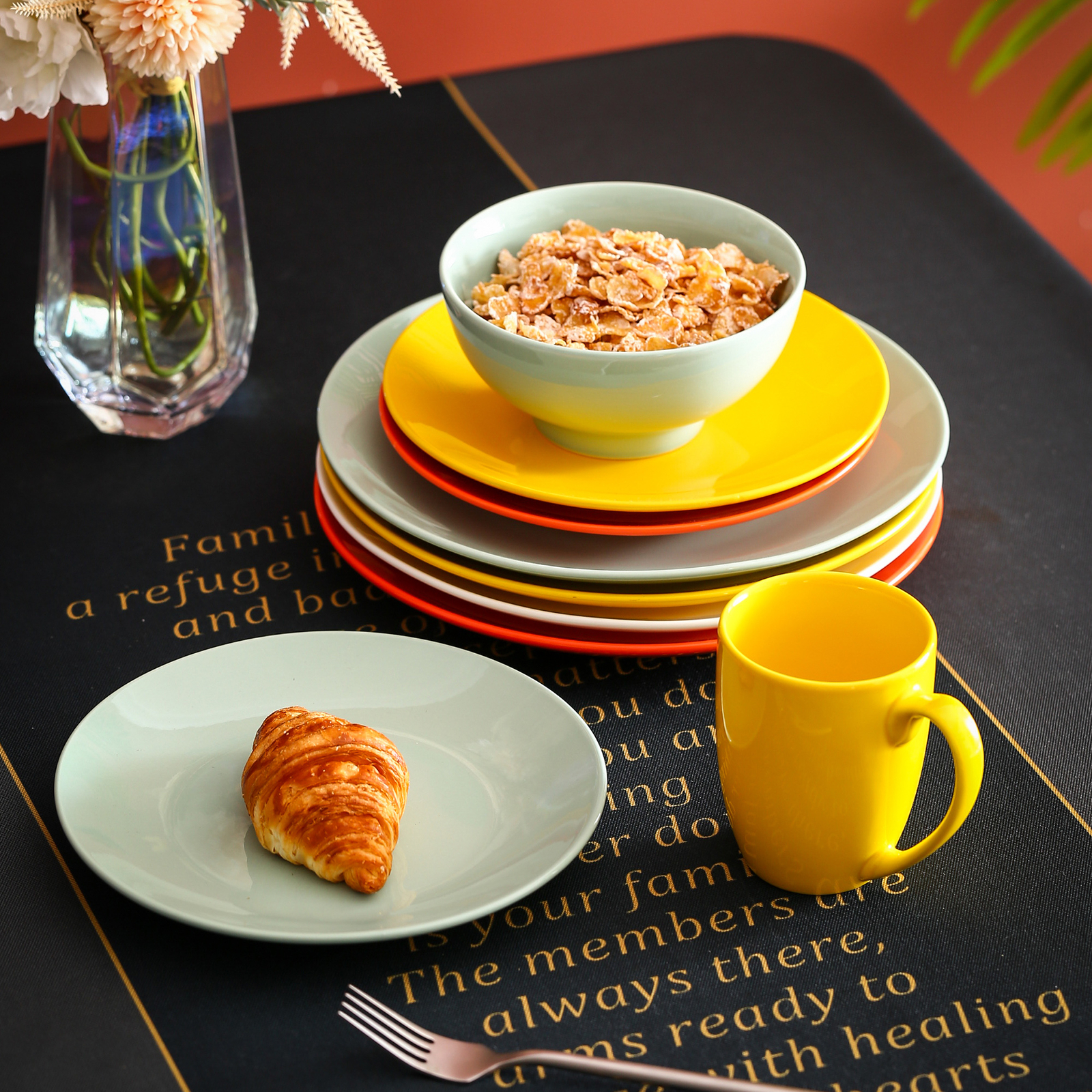 LOVECASA Series Sweet Dinnerware Set 16-Piece Porcelain Dinner Set Service for 4