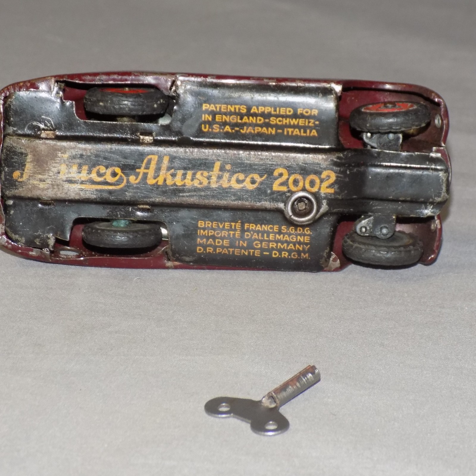 Schuco Burgundy Akustico 2002 in Wind Up car and horn Made in Germany working