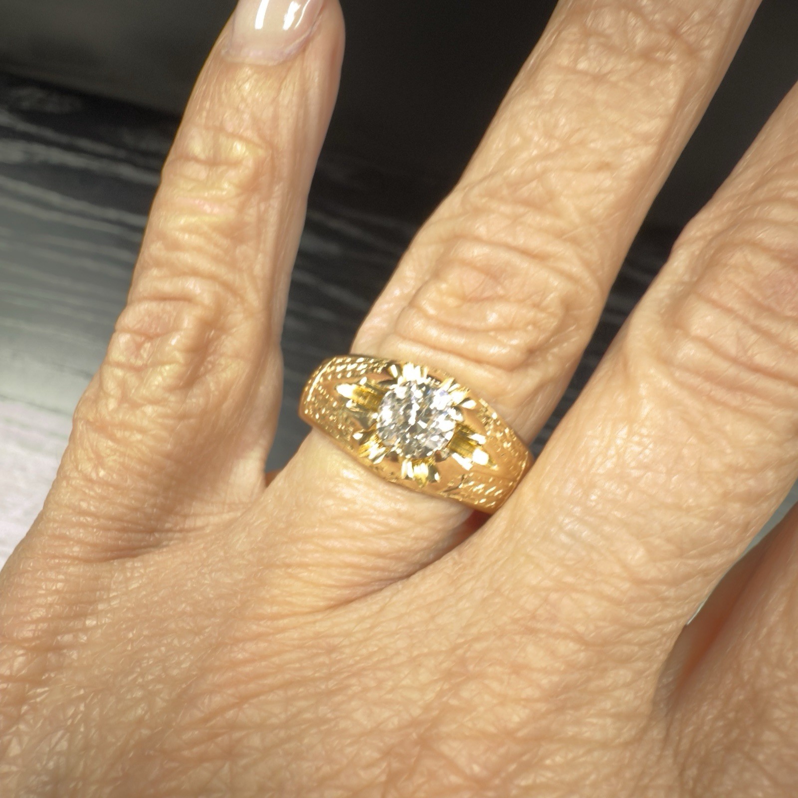 Antique 18k Yellow Gold Diamond Engraved Men's Ring, Preowned Sz.9 - Picture 2 of 9