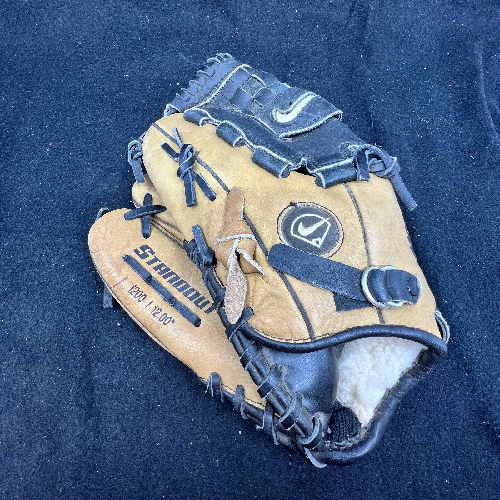 nike standout baseball glove