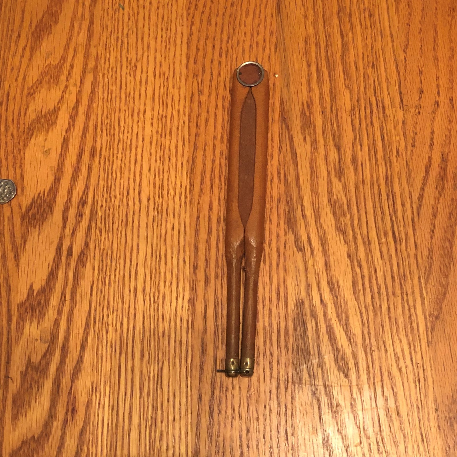 FINE ANTIQUE VICTORIAN FOLDING HAND FAN IN COATED WOOD HOLDER PAPER EARLY 1900'S
