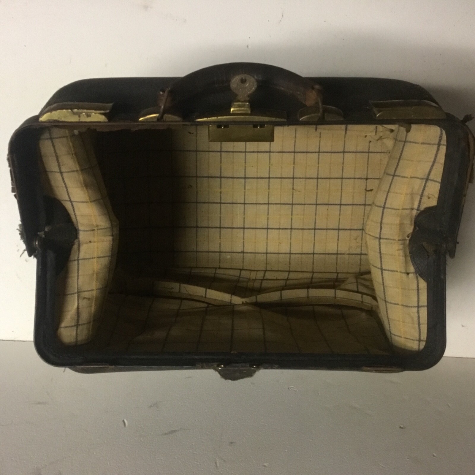 Antique leather Dr. medical bag with key