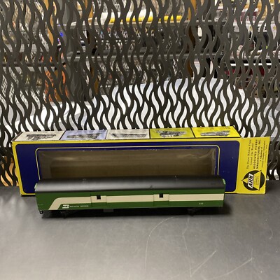 Rivarossi/AHM Ho 1930 Smooth Side Baggage car, Burlington Northern 6407-B.N. C19