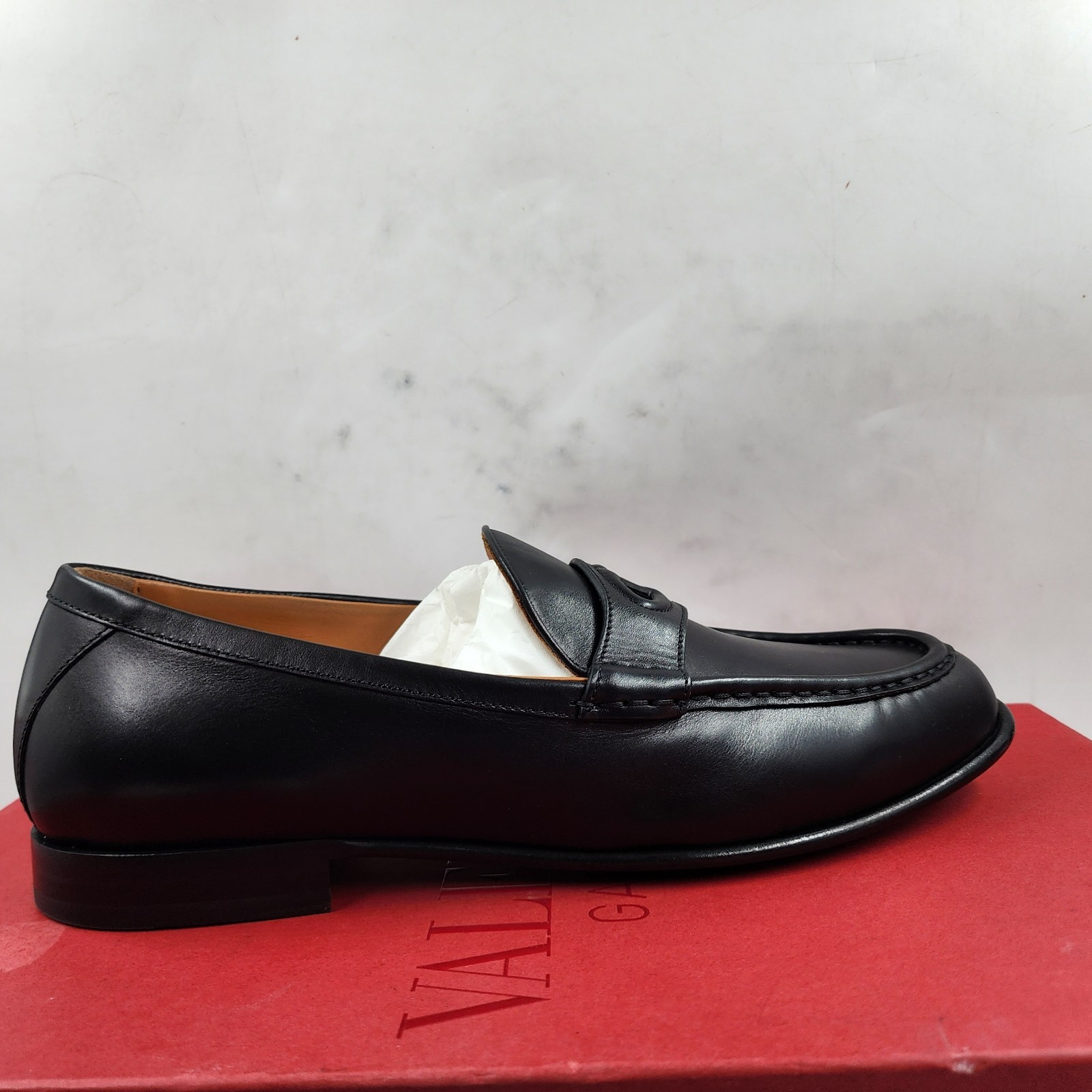 Valentino Garavani Embossed Logo Penny Loafers Men's 40/7US Black Moc Toe SlipOn - Picture 10 of 18