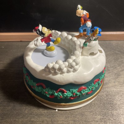 Disney Mickey & Goofy Hand Ice Skating Snow Ball Fight Table Décor