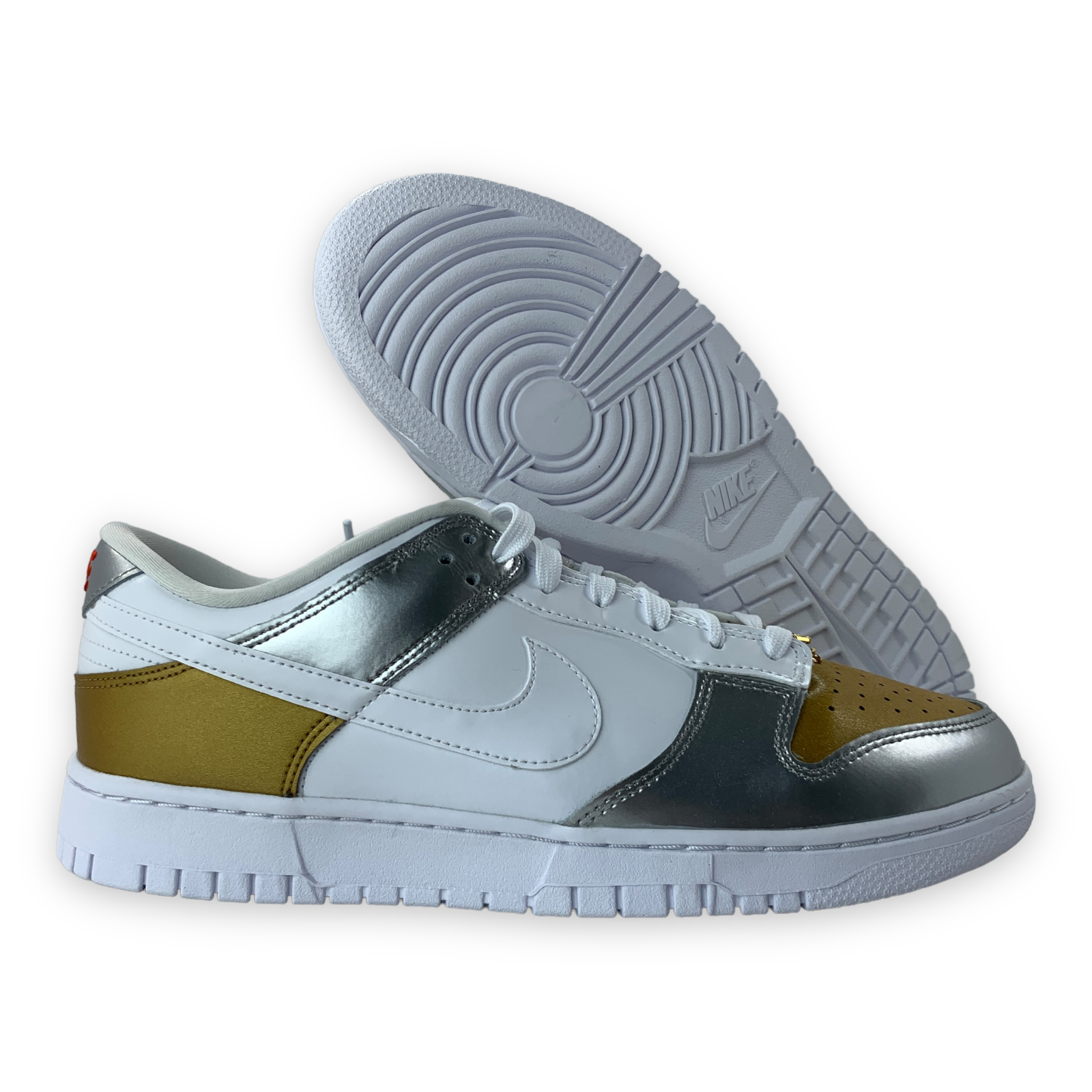 

W Кроссовки Nike Dunk Low SE Metallic Silver Gold White DH4403-700 женские 11,5, Multicolor, Nike Dunk Low