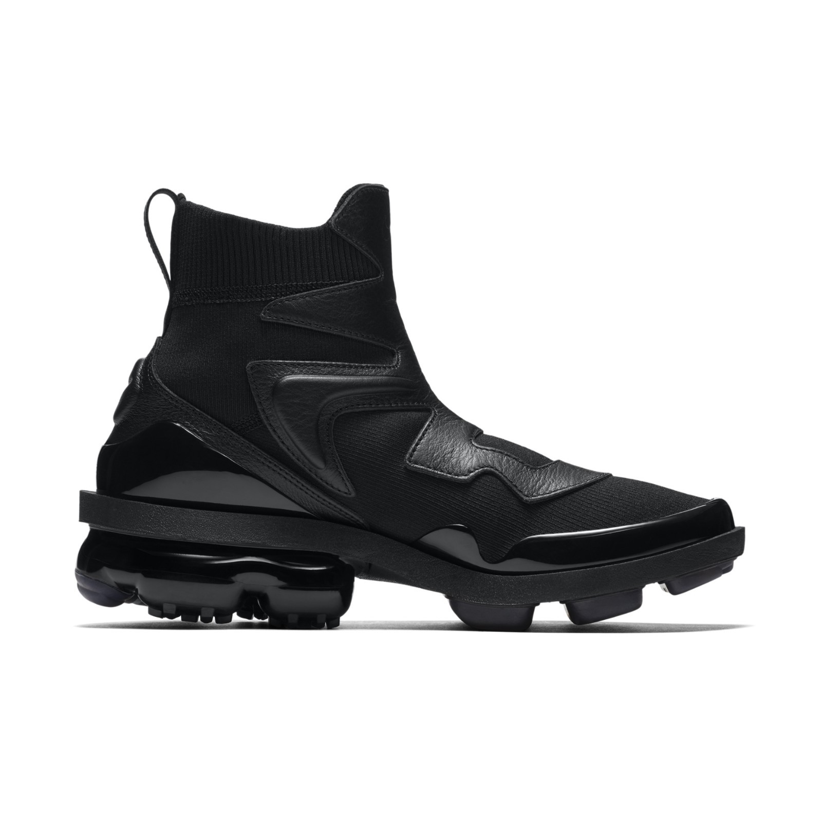 triple black vapormax 2