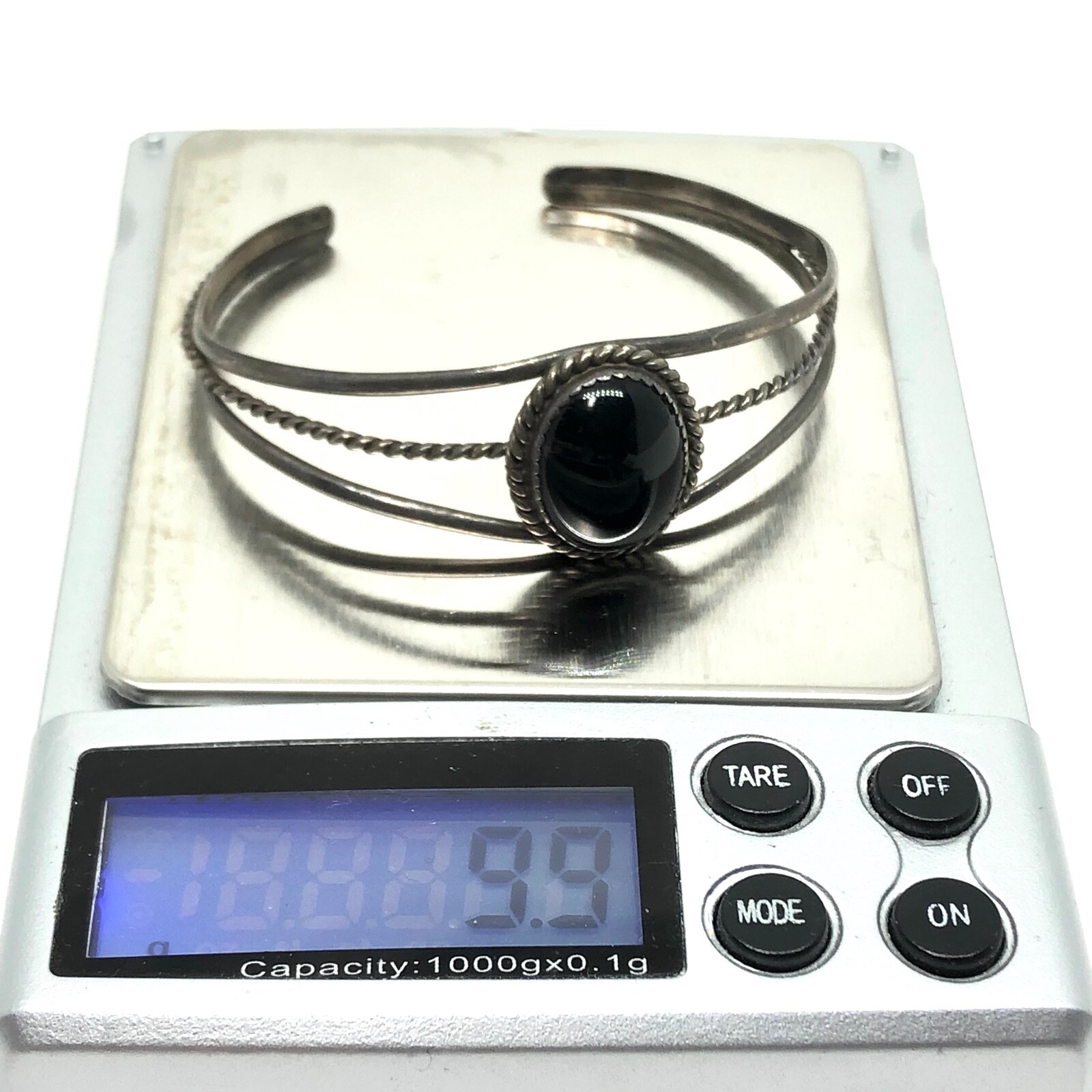 Magnificent John Begay Vintage Native American Navajo Onyx Sterling Silver Bracelet Cuff Magnificent John Begay Vintage Native American Navajo Onyx Sterling Silver Bracelet Cuff