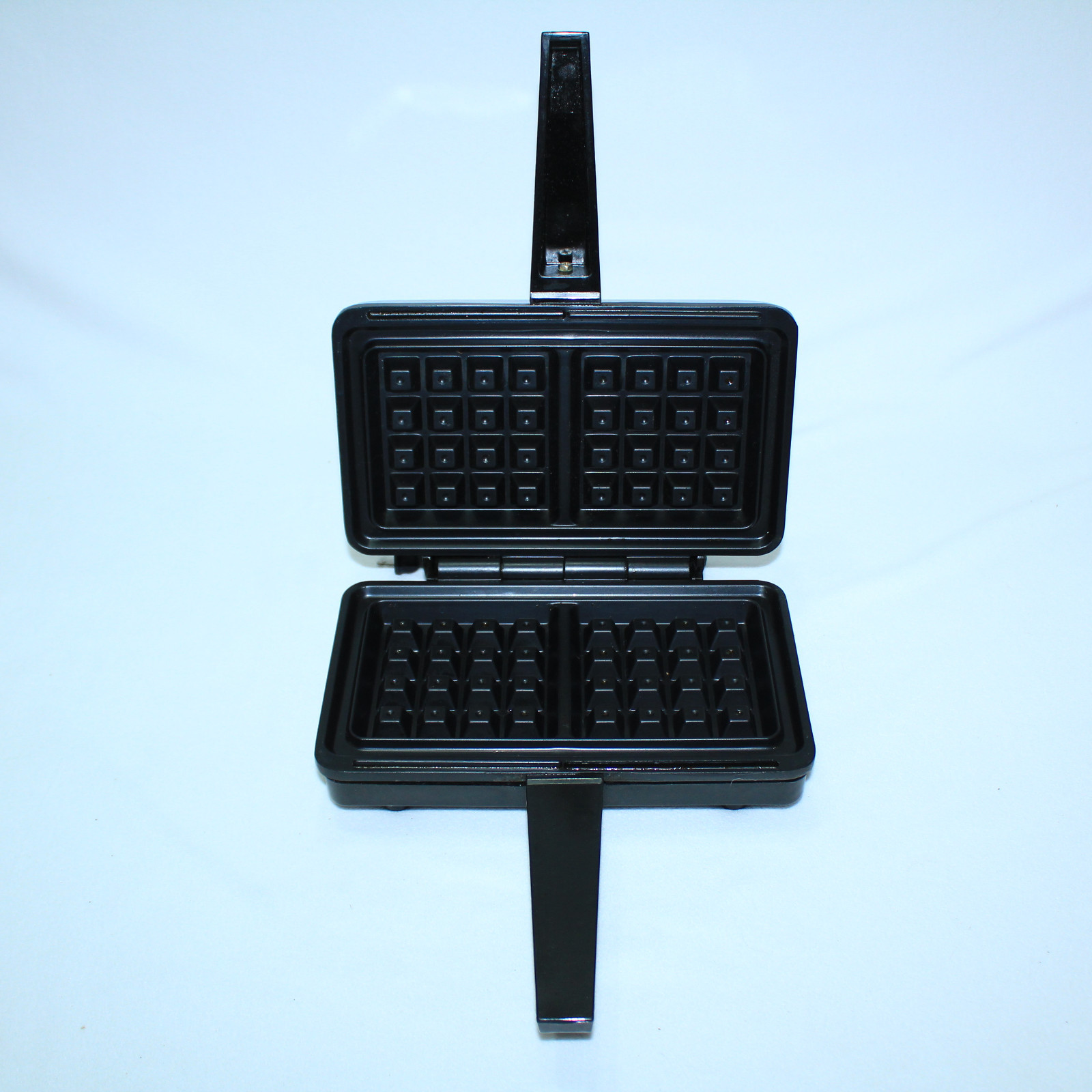 GORGEOUS Villaware 5200-NS Professional Non-Stick Belgian Waffle Iron Maker