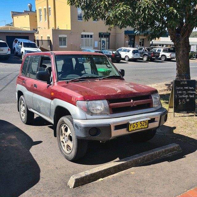 Mitsubishi pajero io 1999