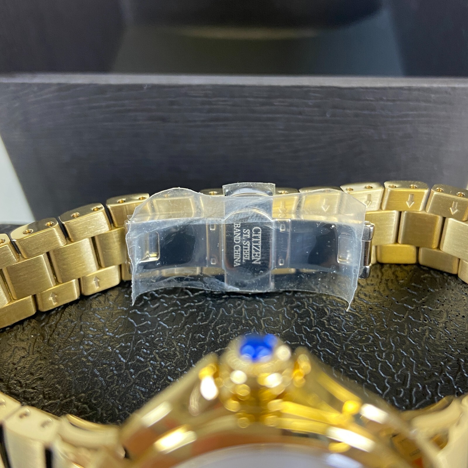 Pre-owned Citizen Eco-drive Womens Diamond Accents Gold Bracelet Watch 32mm Em0952-55a