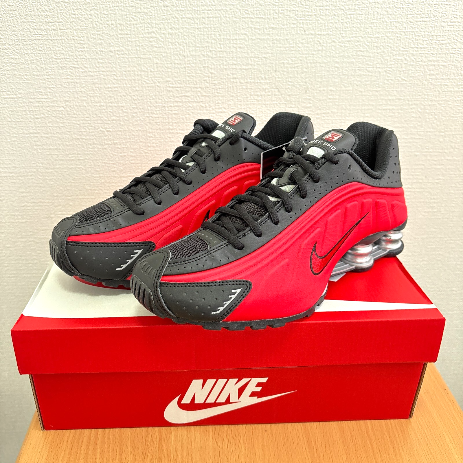 Nike Shox R4 HQ1988-600 University Red/Black/Metallic Silver