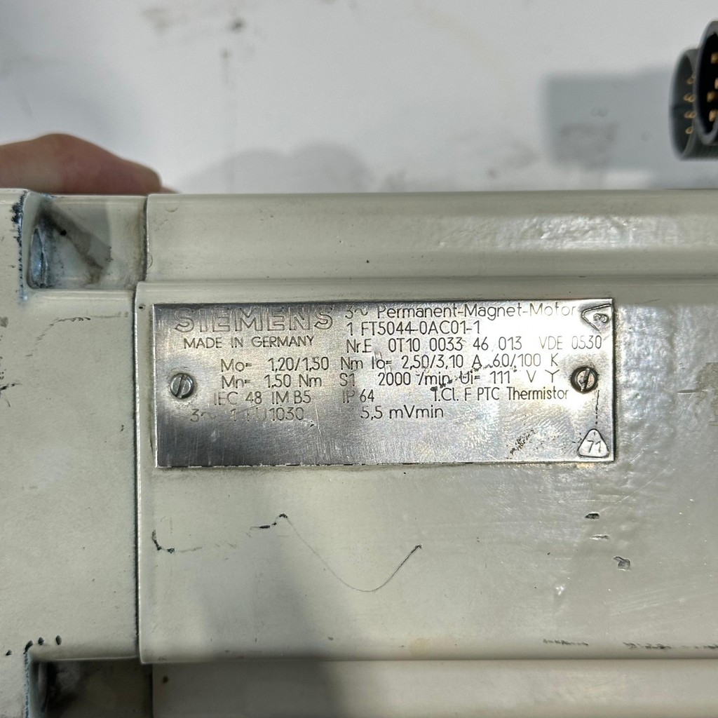 SIEMENS 1FT5044-0AC01-1 Simotics ServoMotor — 3
