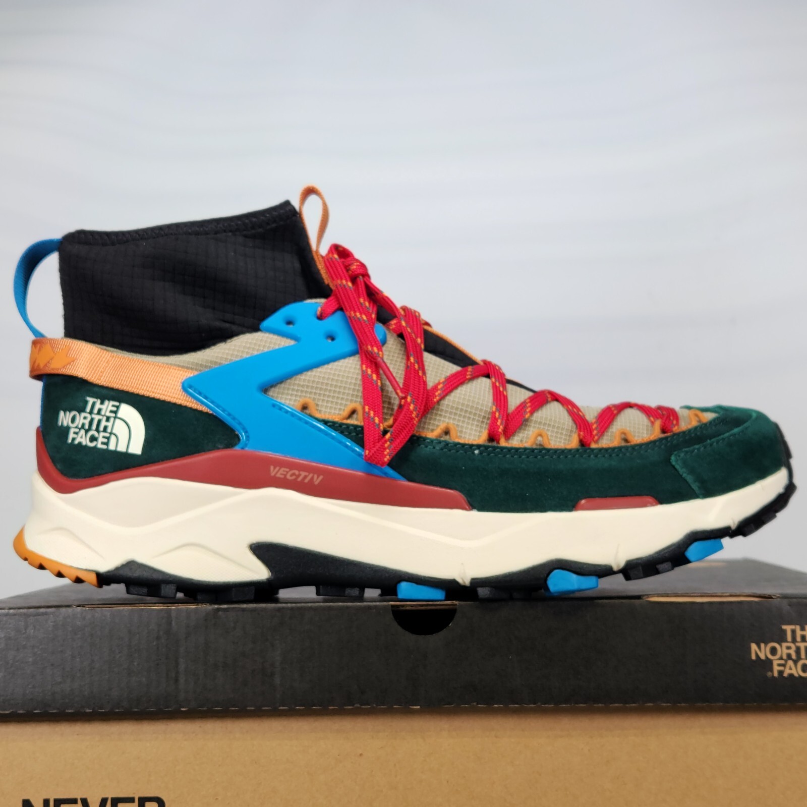 Size 10 - The North Face Vectiv Taraval Peak - Mens - Kelp