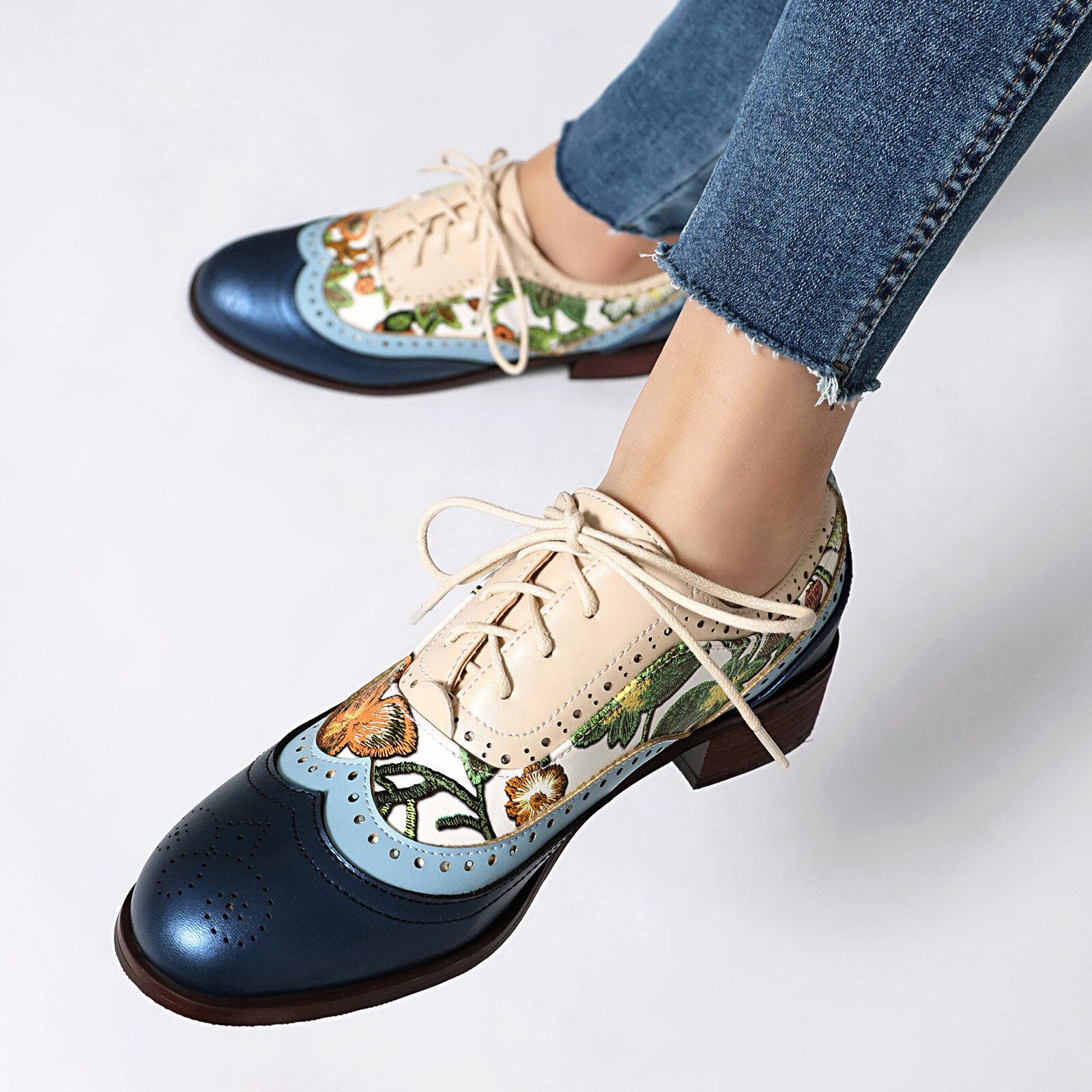 Large Size 2025 Casual Low Heel Color Blocked Carved Brogue