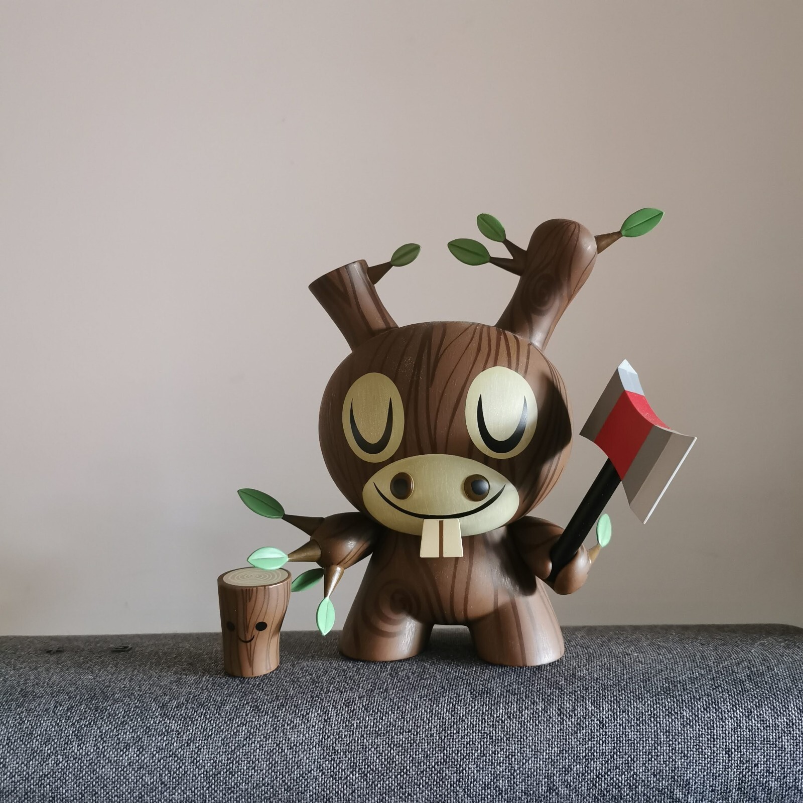 2009 KIDROBOT AMANDA VISELL WOOD DONKEY 8” VINYL FIGURE. Edition