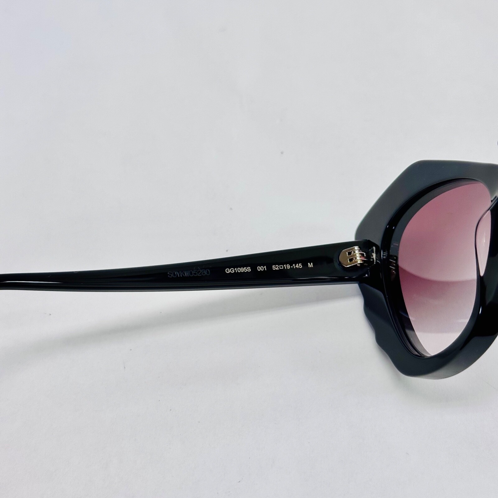 Pre-owned Gucci Aria Hollywood Forever 1095 Black 001 Crystal Star Sunglasses Gg1095s In Red