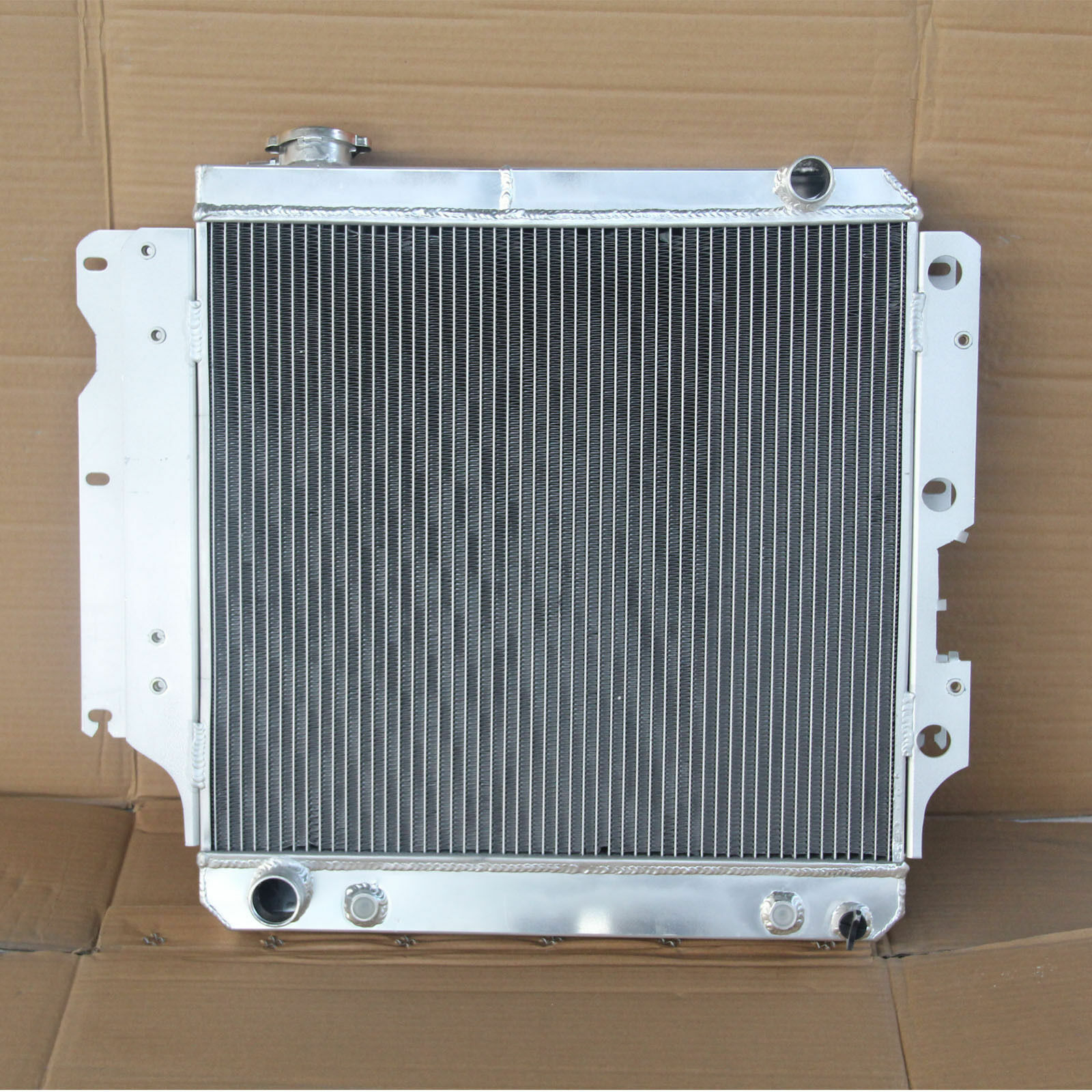 Fit 8706 Jeep Wrangler TJ YJ 19872006 L4 L6 AT 3 Row/Cores Aluminum