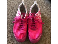 girls running spikes size 3