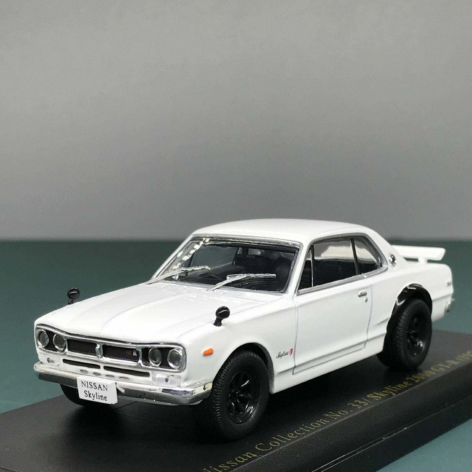 Nissan Skyline 2000 GT-R 1/43 ミニカー s-l1200.jpg