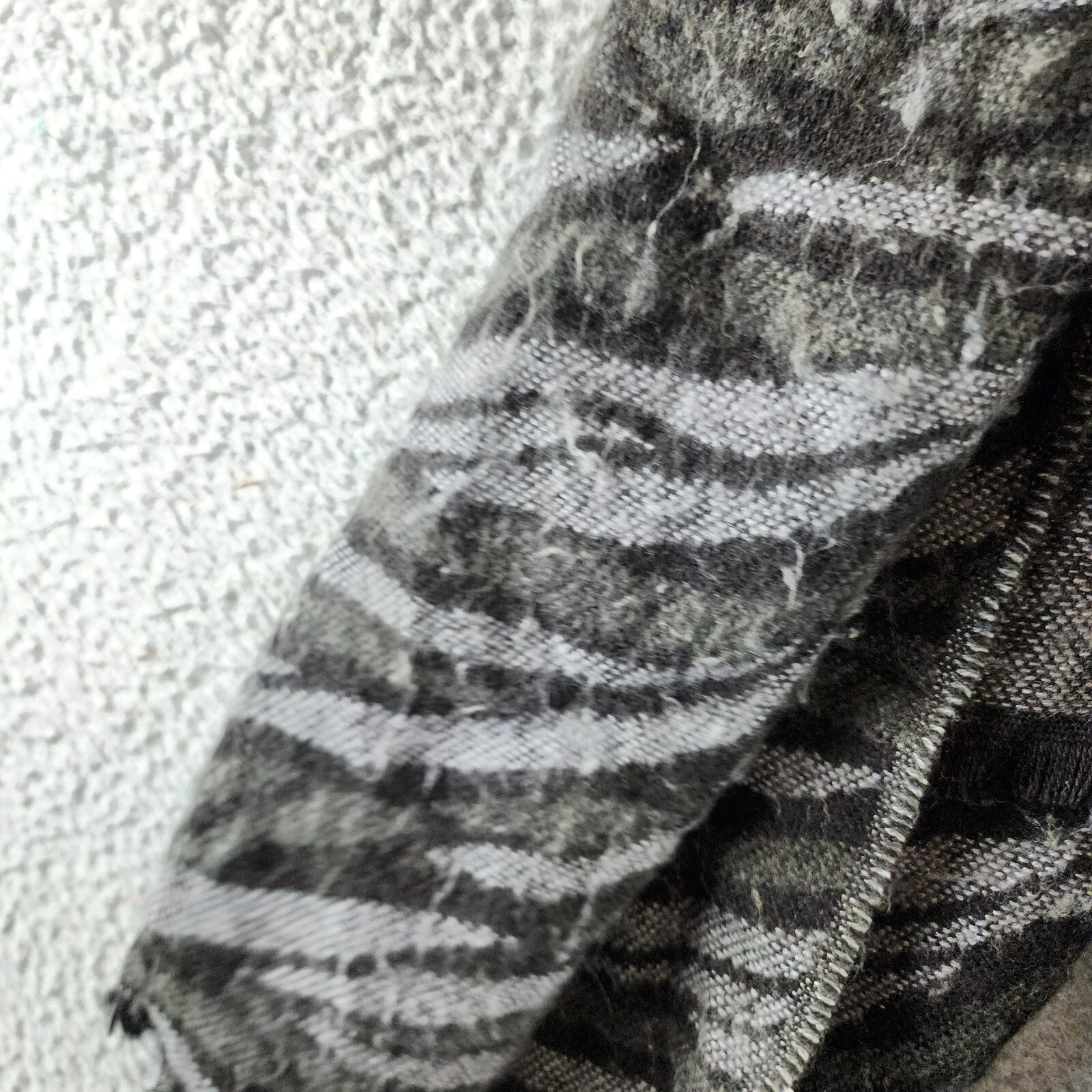 MICHAEL Michael Kors Wool Blend Animal-Print Jacquard Scarf Women's O/S Black - Picture 12 of 14