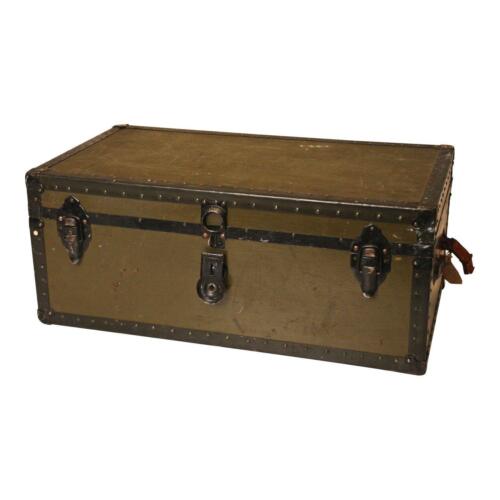 Vintage USMC Military Foot Locker Trunk Filled With Period Military Clothes  And Other Items