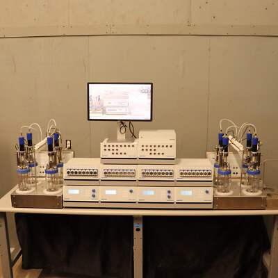 Eppendorf Dasgip 8-Fold  Parallel Bioreaktor  System Mit Prozessor  Computer