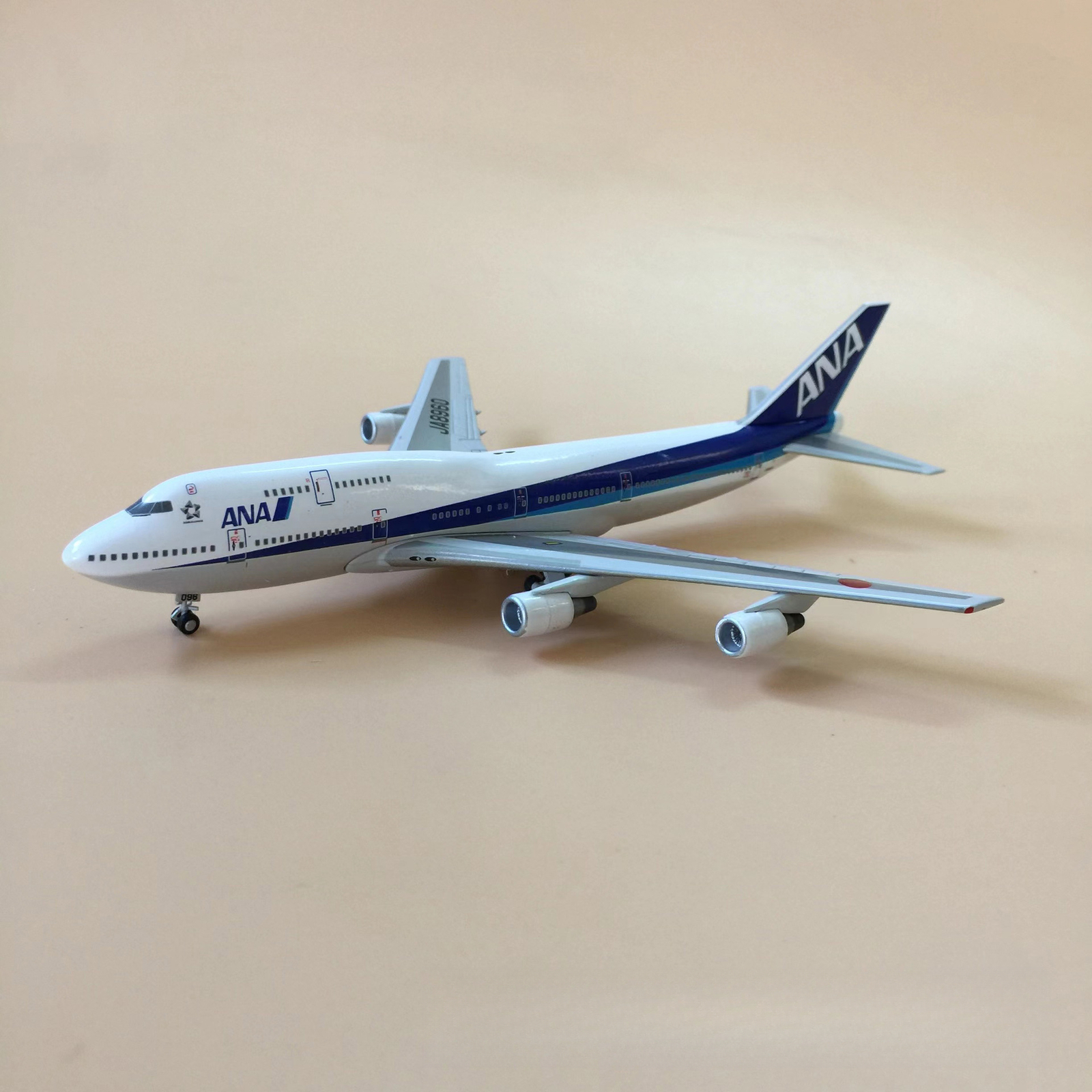 1:400 Boeing 747-400D All Nippon Airways JA8960 simulation 1:400 Boeing 747-400D All Nippon Airways JA8960 simulation