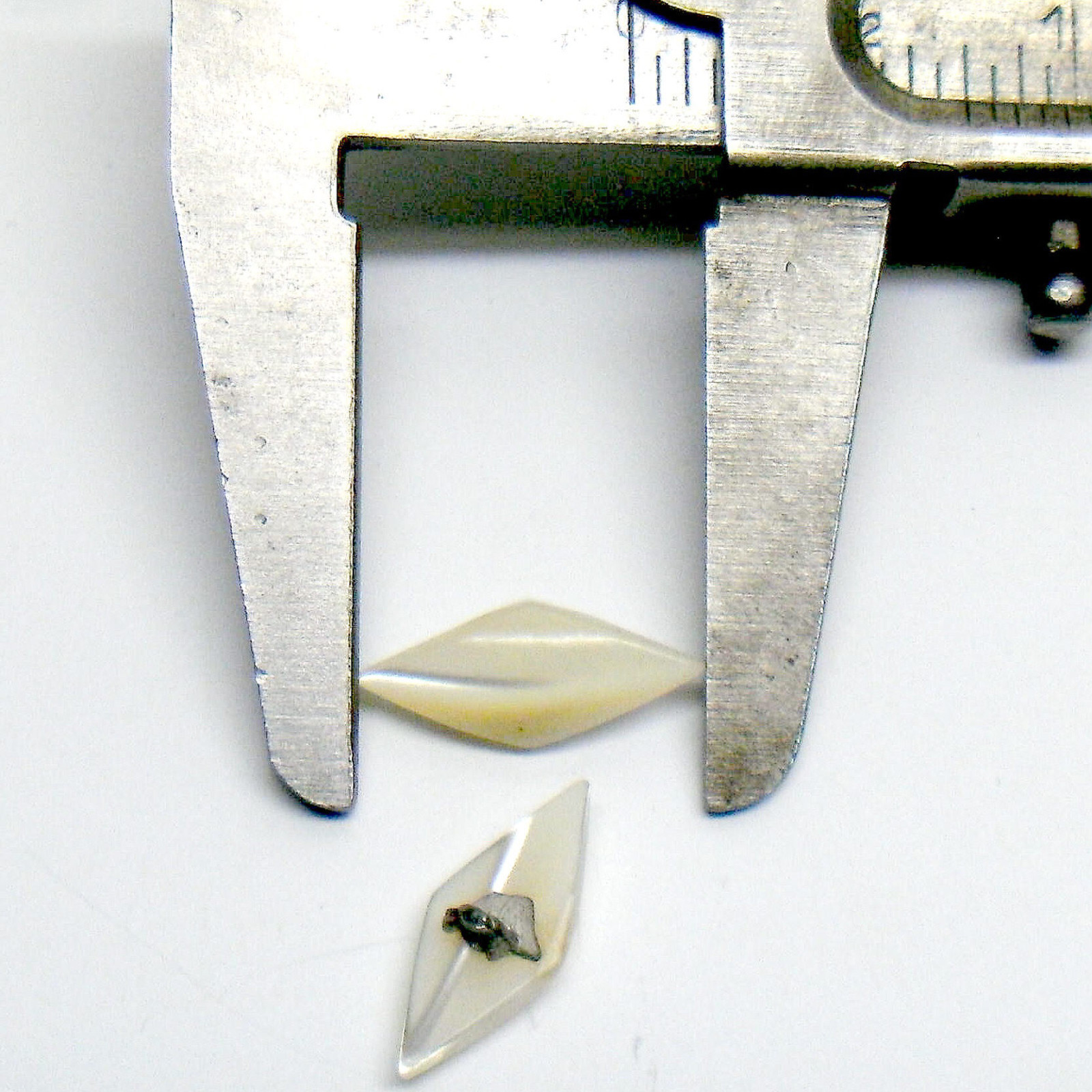 VINTAGE THOS A CRAIG JEWELER MOTHER OF PEARL DIAMOND SHAPED BUTTONS METAL SHANK