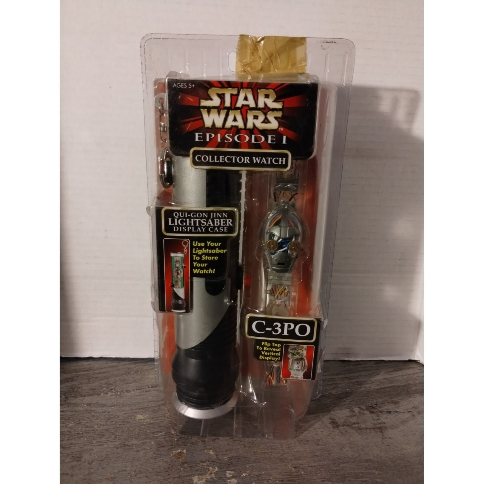 スターウォーズ C-3PO 腕時計&ライトセーバー型ディスプレイケースC3PO スターウォーズ C-3PO 腕時計&ライトセーバー型ディスプレイ