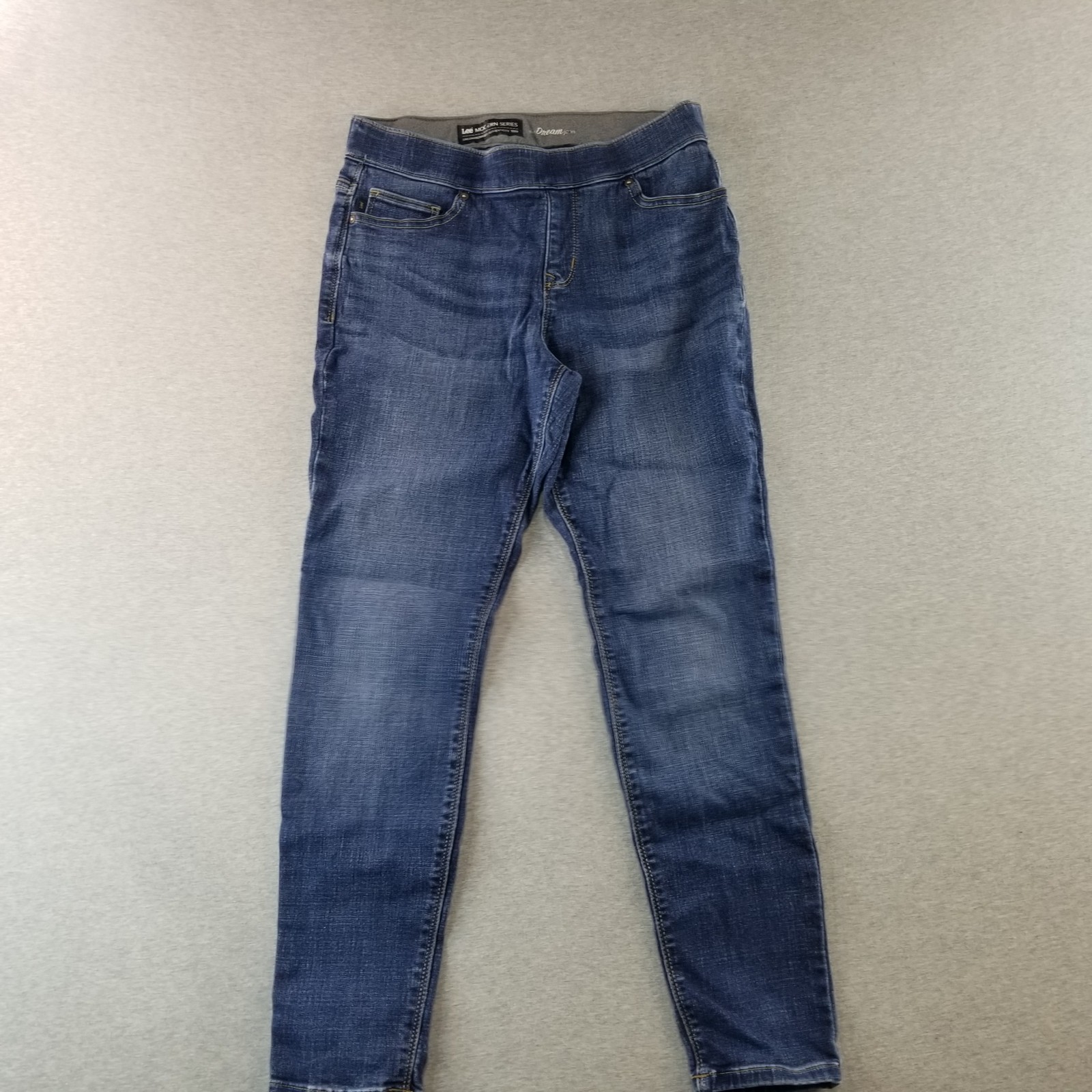 Lee Jeans Women's Sz 8 Short Pul lOn Modern Series Med Wash Normcore Cute Trendy