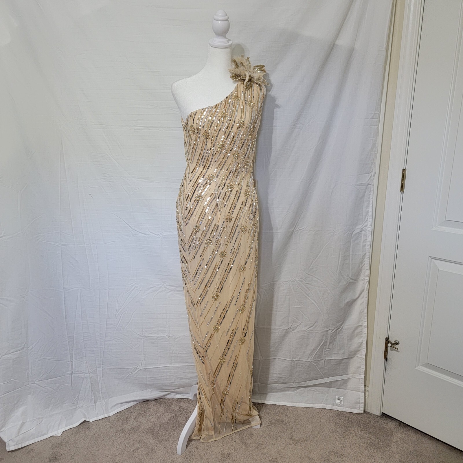 Mac Duggal Embellished Floral Detail One Shoulder Gown