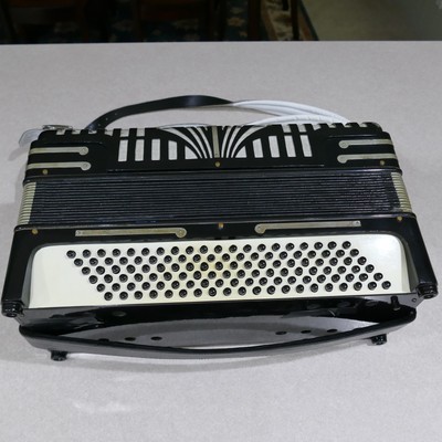 Vintage Castelli Accordion Black 41/120 Harness & Case ~ Made In Italy # A.01488