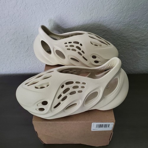靴 ADIDAS YEEZY FOAM RUNNER SAND FY4567 adidas Yeezy Foam Runner 'Sand' FY4567