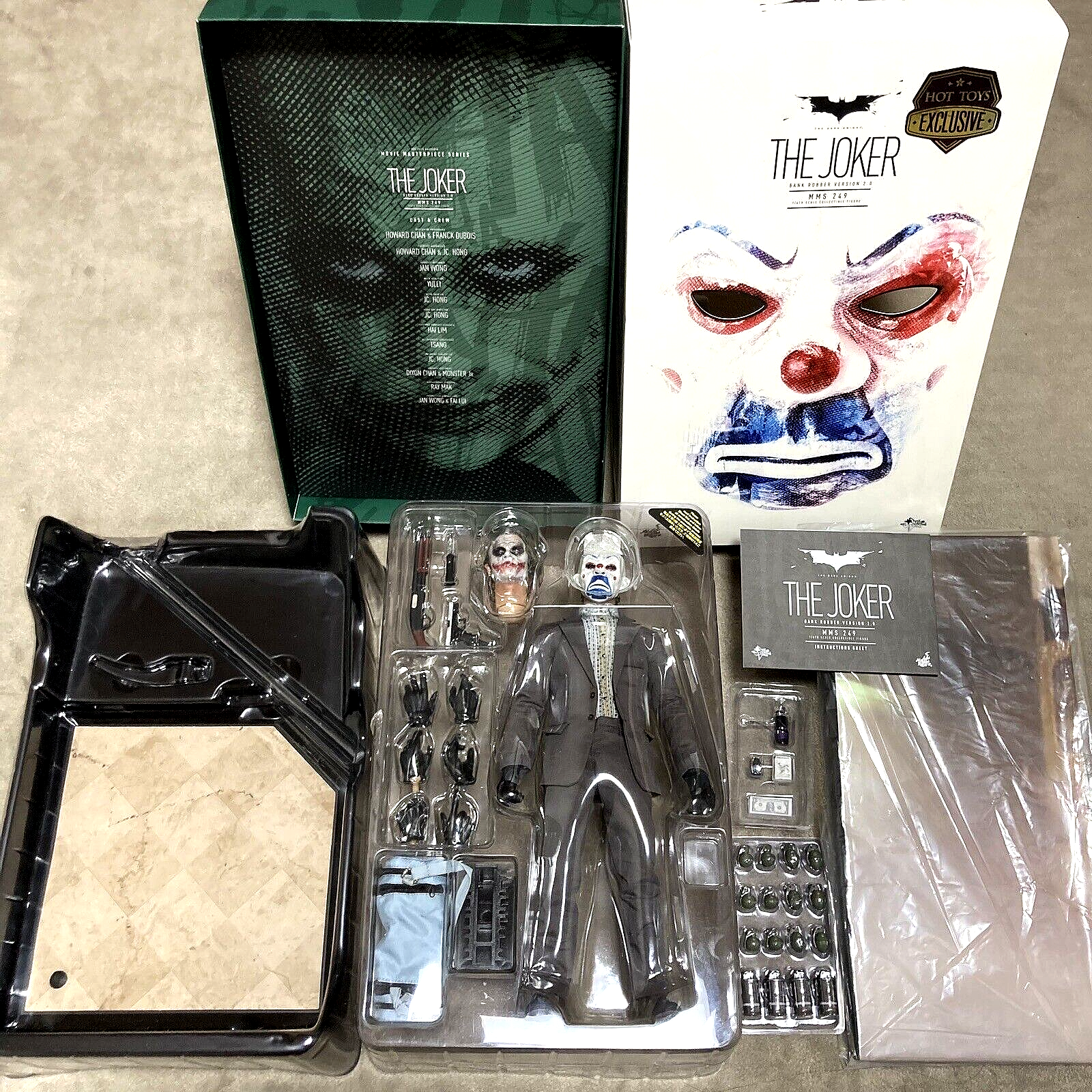 Hot Toys The Dark Knight The Joker Bank Robber Ver. 1.0 1/6