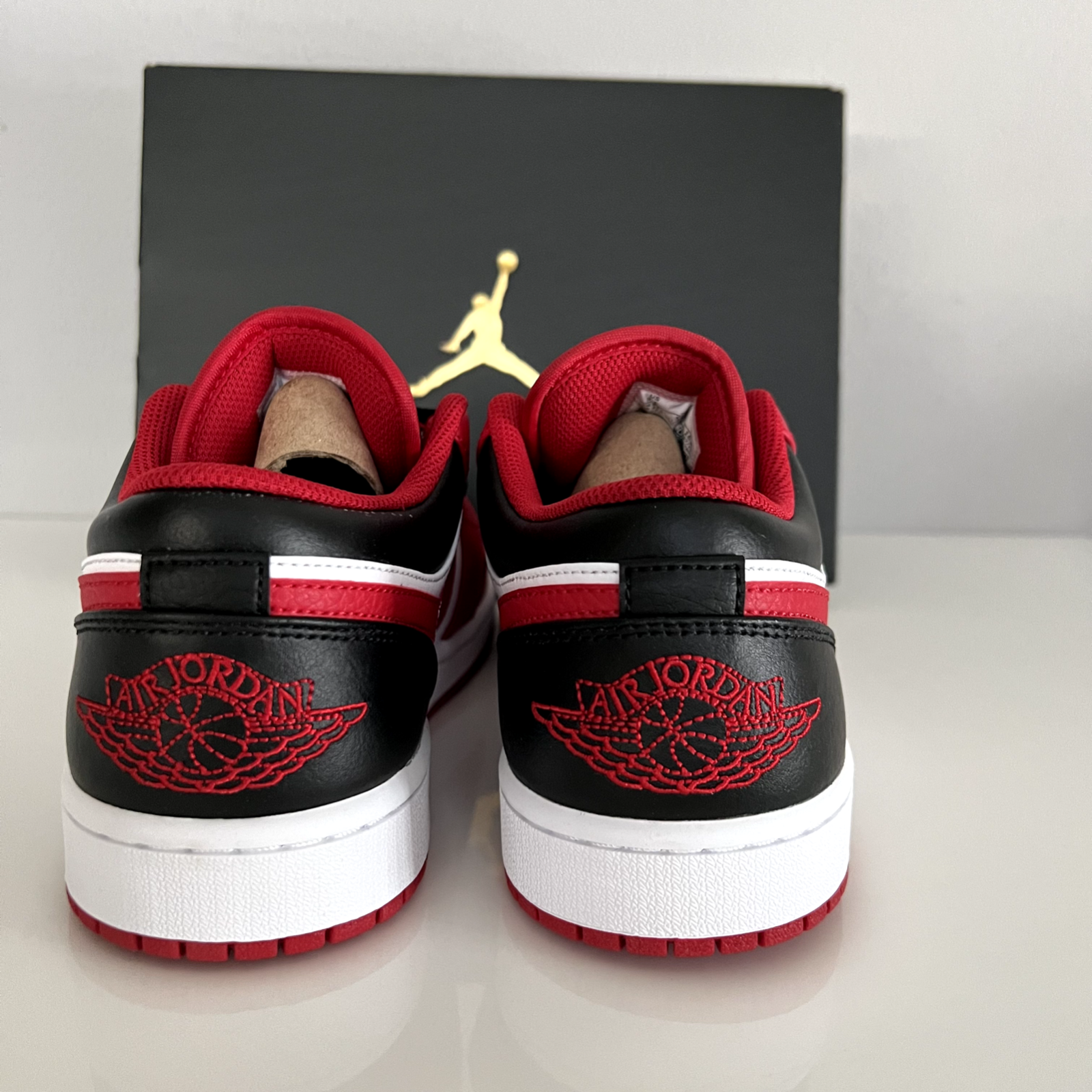 JORDAN NIKE AIR JORDAN 1 LOW BULLS WHITE/GYM RED-BLACK GR. 43 US9.5 SNEAKER NEU IN OVP