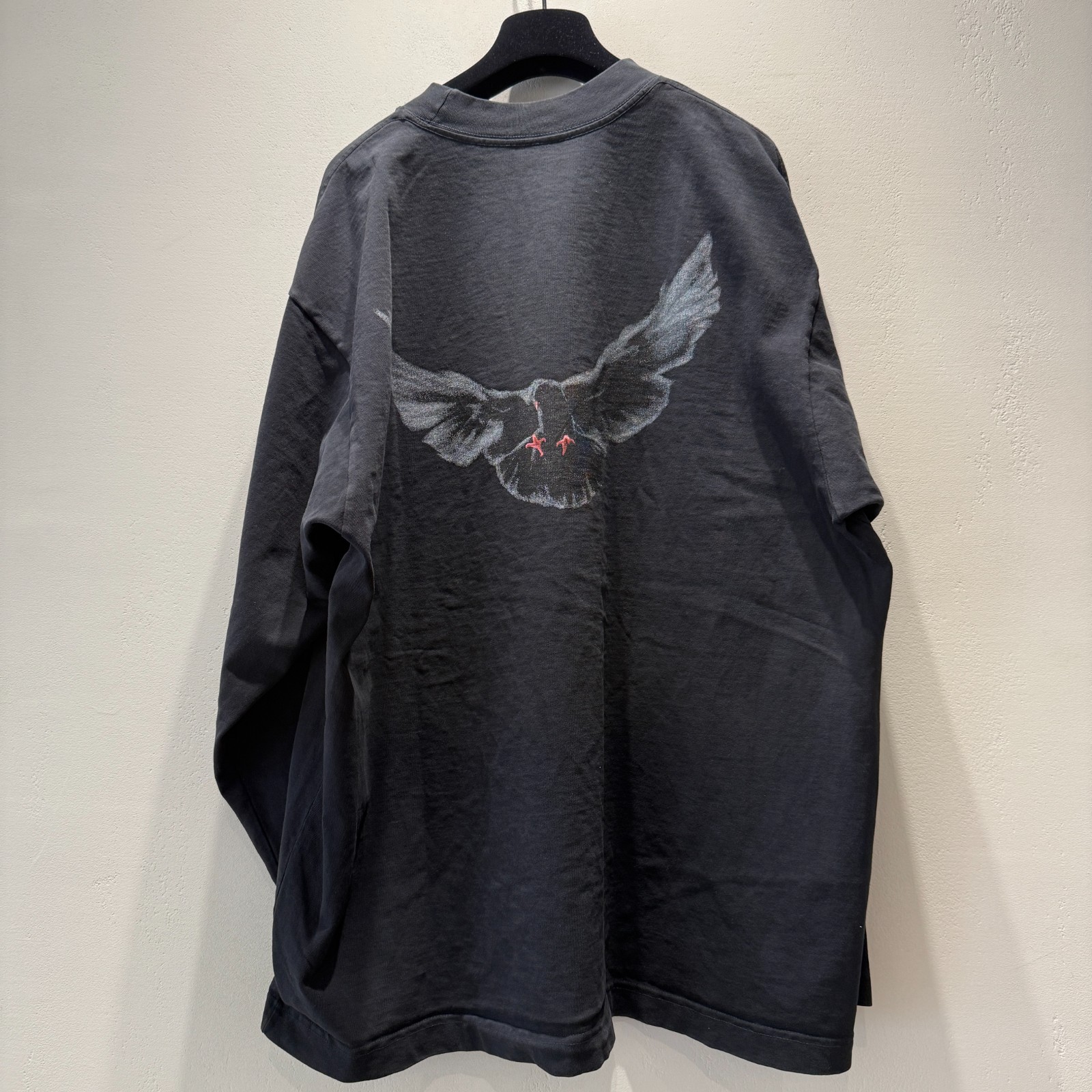 トップス BLACK LONG SLEEVE DOVE TEE (MISPRINT) トップス BLACK LONG SLEEVE DOVE TEE (MISPRINT) Yeezy Gap