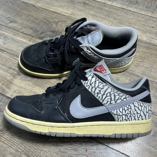 スニーカー Nike Dunk Low J-Pack Black Cement (2009) Nike Dunk Low J-Pack Black Cement (2006/2009) – RIF LA