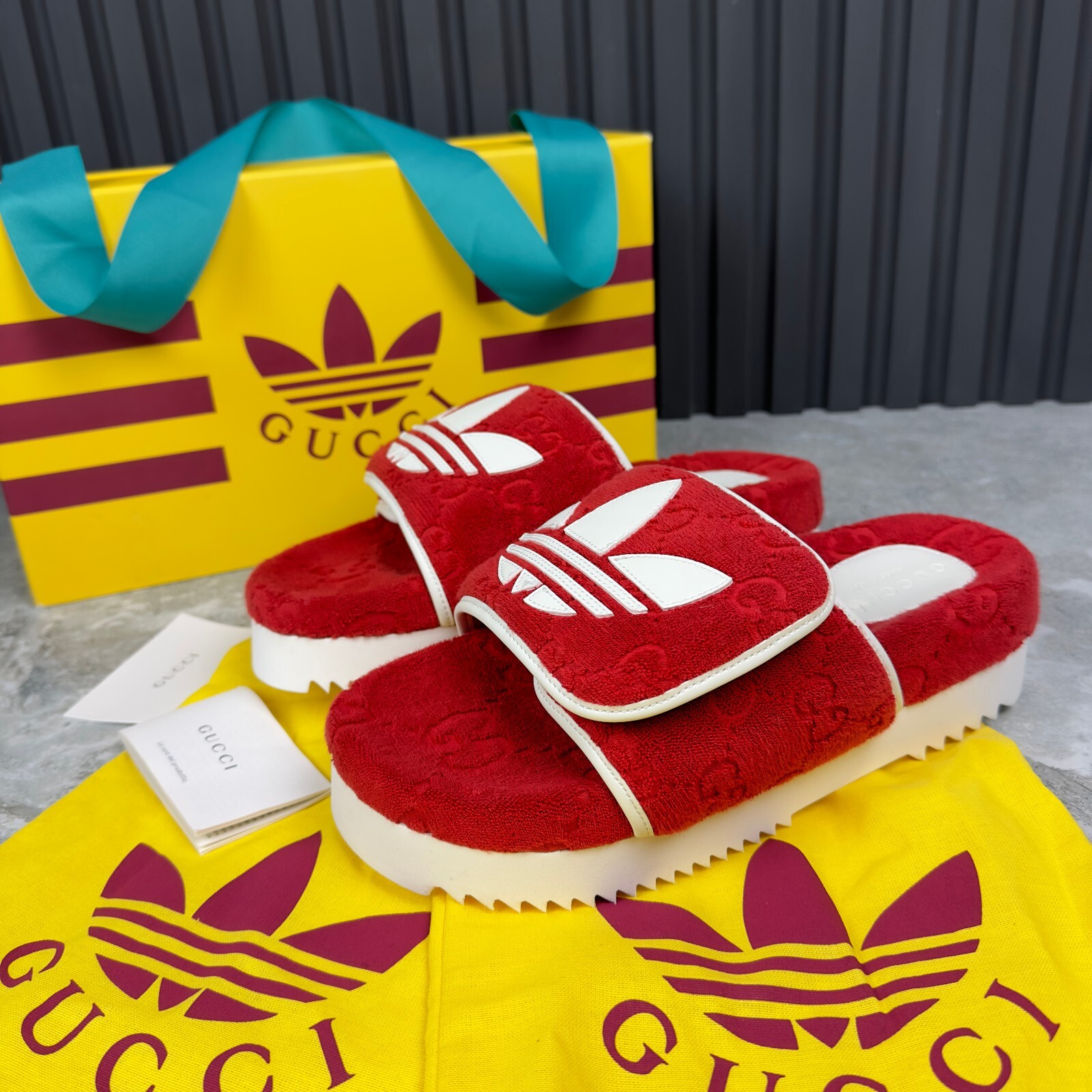 サンダル adidas x Gucci Monogram Slide Red $_57.JPG?set_id=880000500F