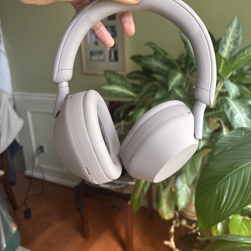 Sony WH1000XM5
ワイヤレスヘッドホン ブラック ケース付き Sony WH1000XM5 Wireless Noise Canceling Over the Ear
