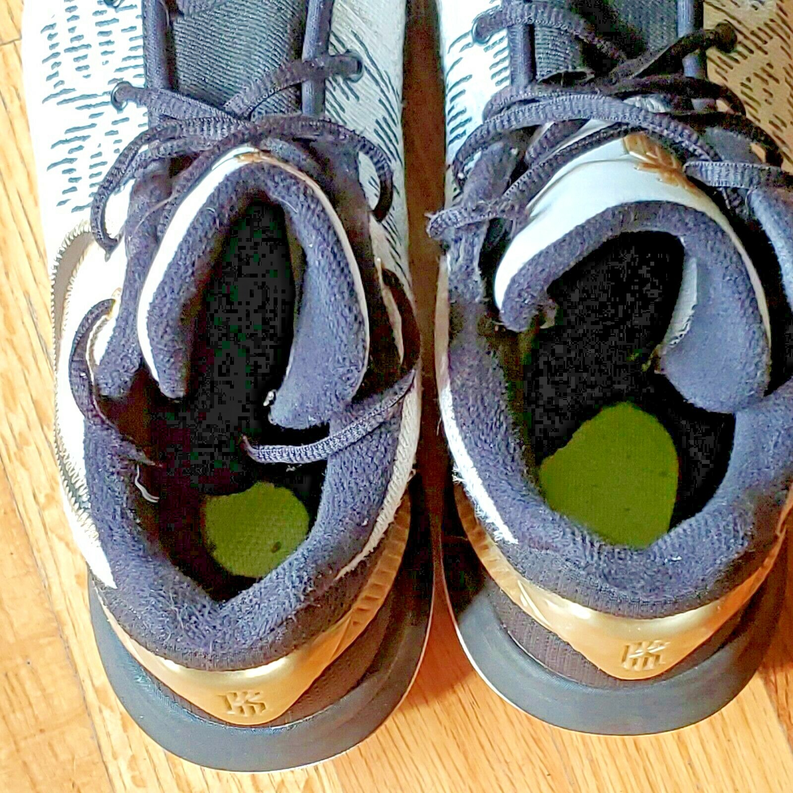 kyrie flytrap size 8.5