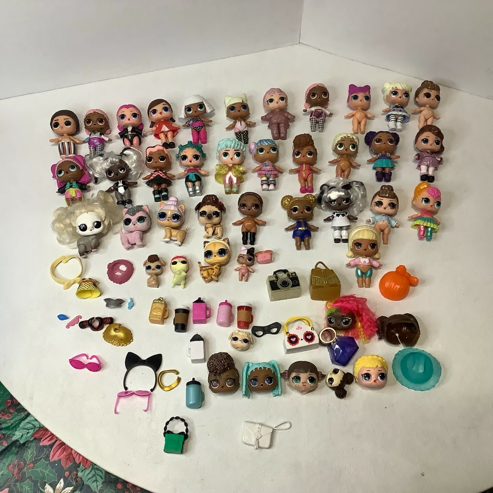 lol surprise シリーズ35個 Lot of 35 LOL Surprise Dolls w/Accessories & Extra Heads | eBay
