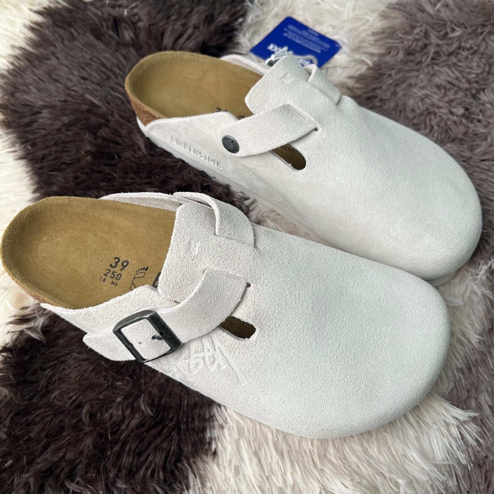 Birkenstock x Stussy Boston Suede Leather Bone Suede Soft Birkenstock x Stussy Boston Suede Leather Bone Suede Soft
