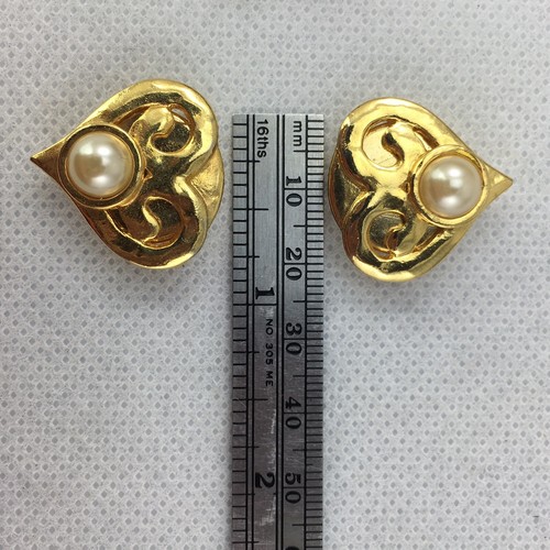 Fun Set Of 6 Button Covers Gold Tone Faux Pearl 3 Sets Of Two Vintage Retro