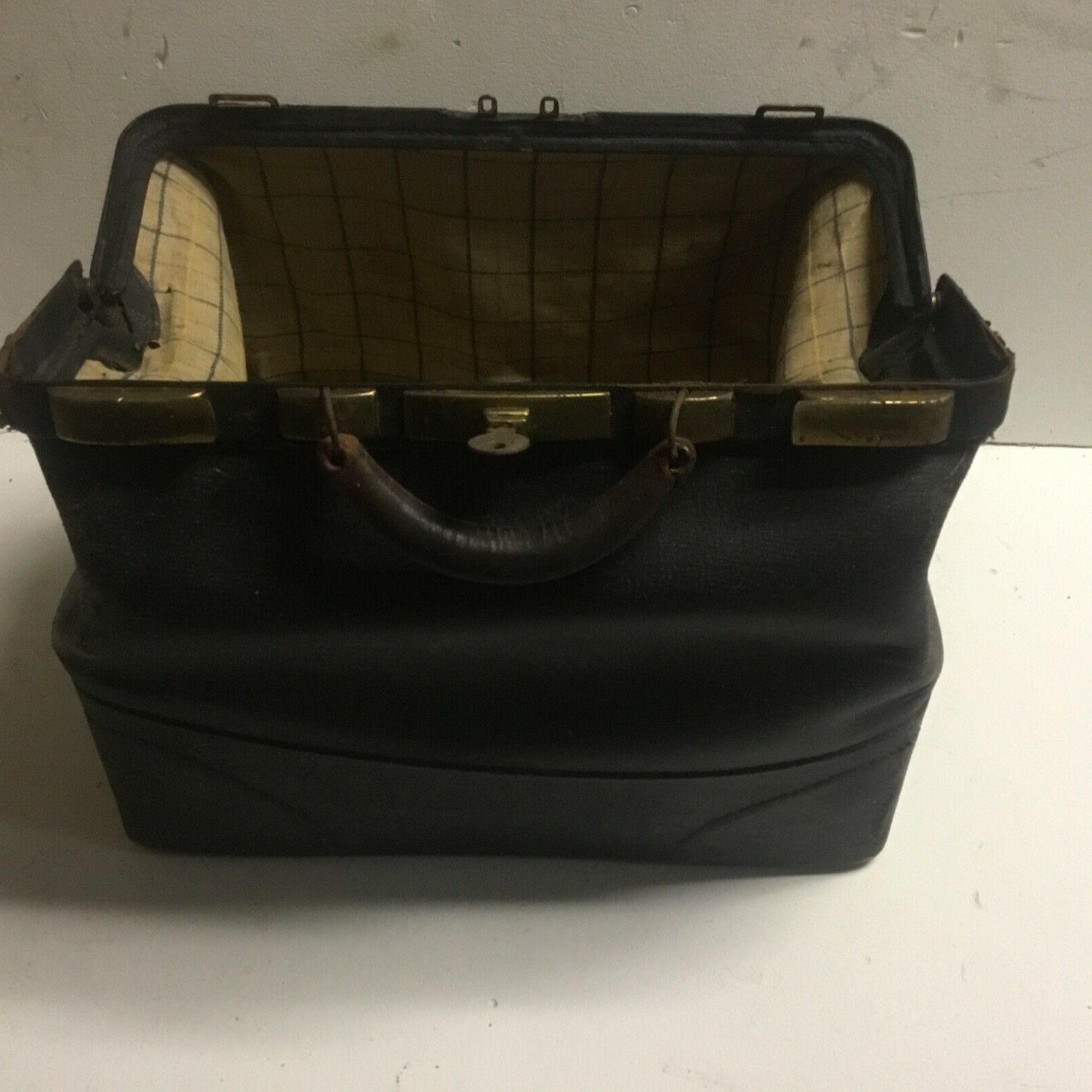 Antique leather Dr. medical bag with key