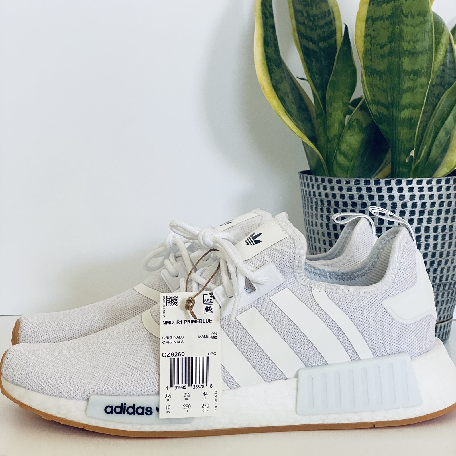Adidas NMD_R1 Primeblue (ftwr white/ftwr white/gum) Men Adidas NMD_R1 Primeblue (ftwr white/ftwr white/gum) Men
