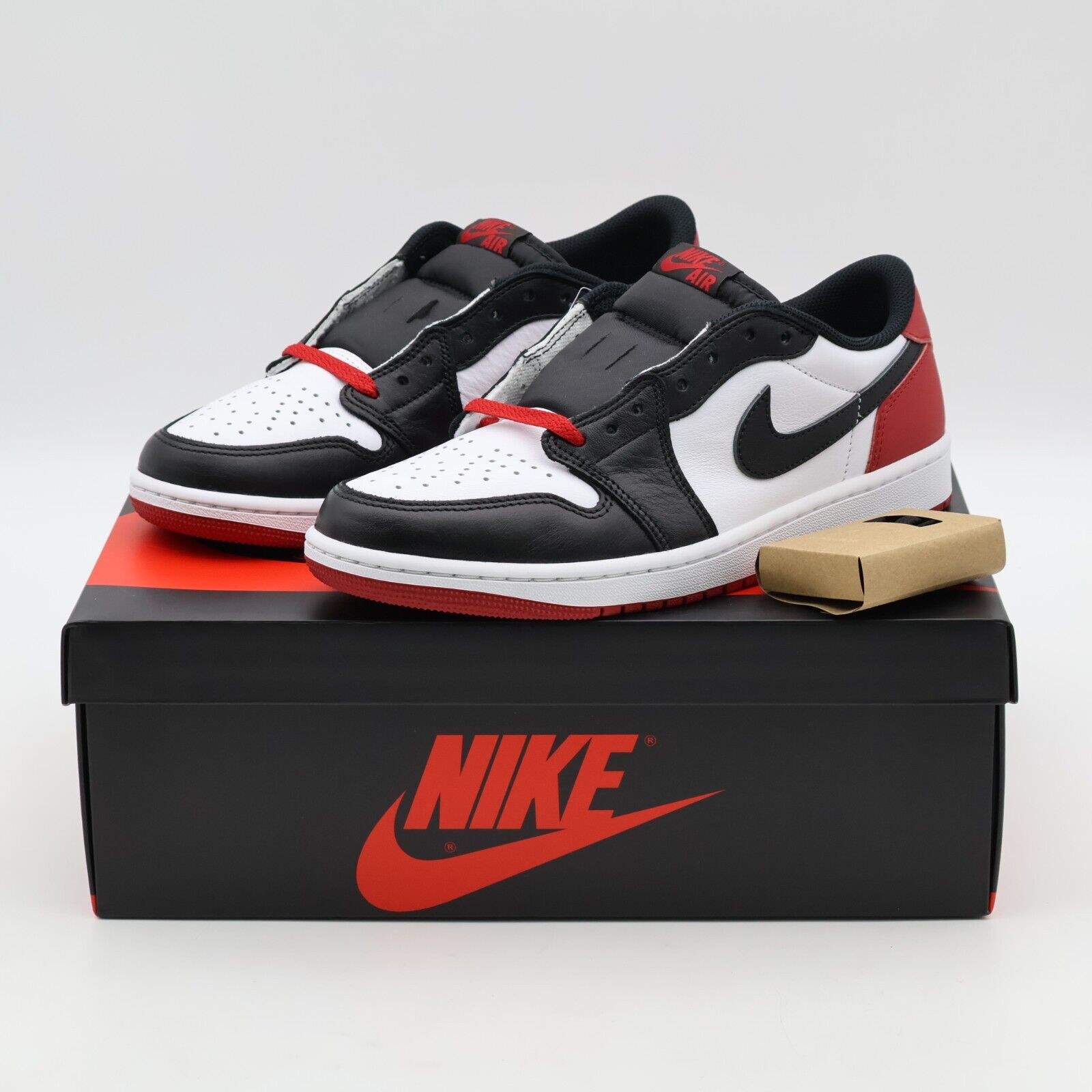 CZ0790-106 Nike Air Jordan 1 Retro Low OG Black Toe (Men's CZ0790-106 Nike Air Jordan 1 Retro Low OG Black Toe (Men's