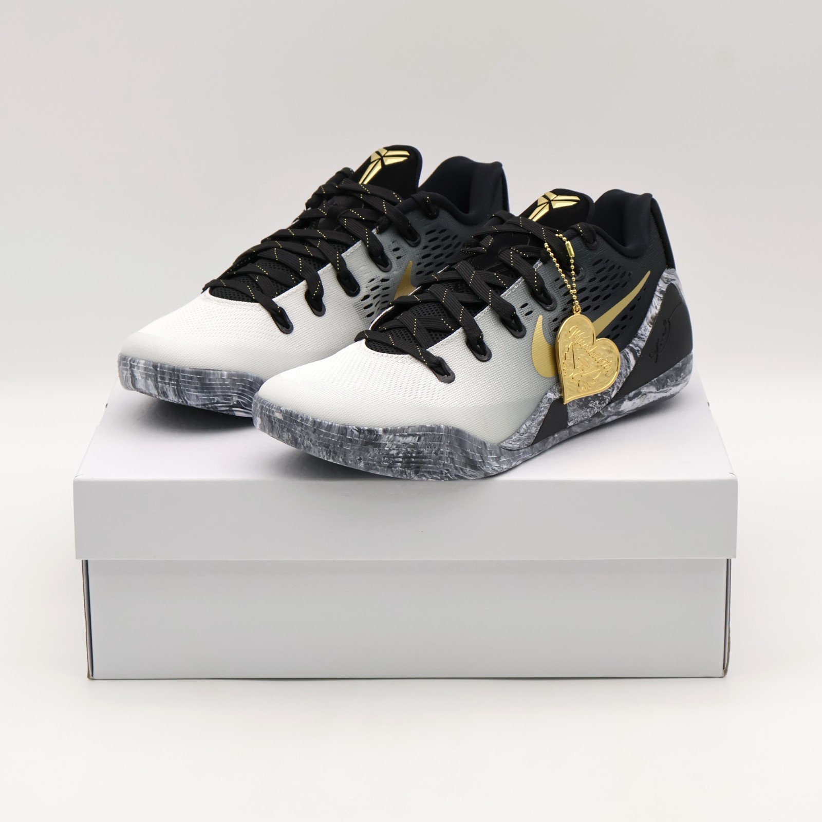 シューズ(男性用) Nike Kobe 9 EM Low Protro Mambacita Where to Buy the Nike Kobe 9 Low Protro EM Mambacita